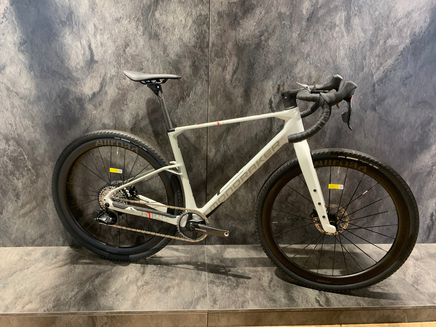 Mondraker Arid Carbon XRR Bunker