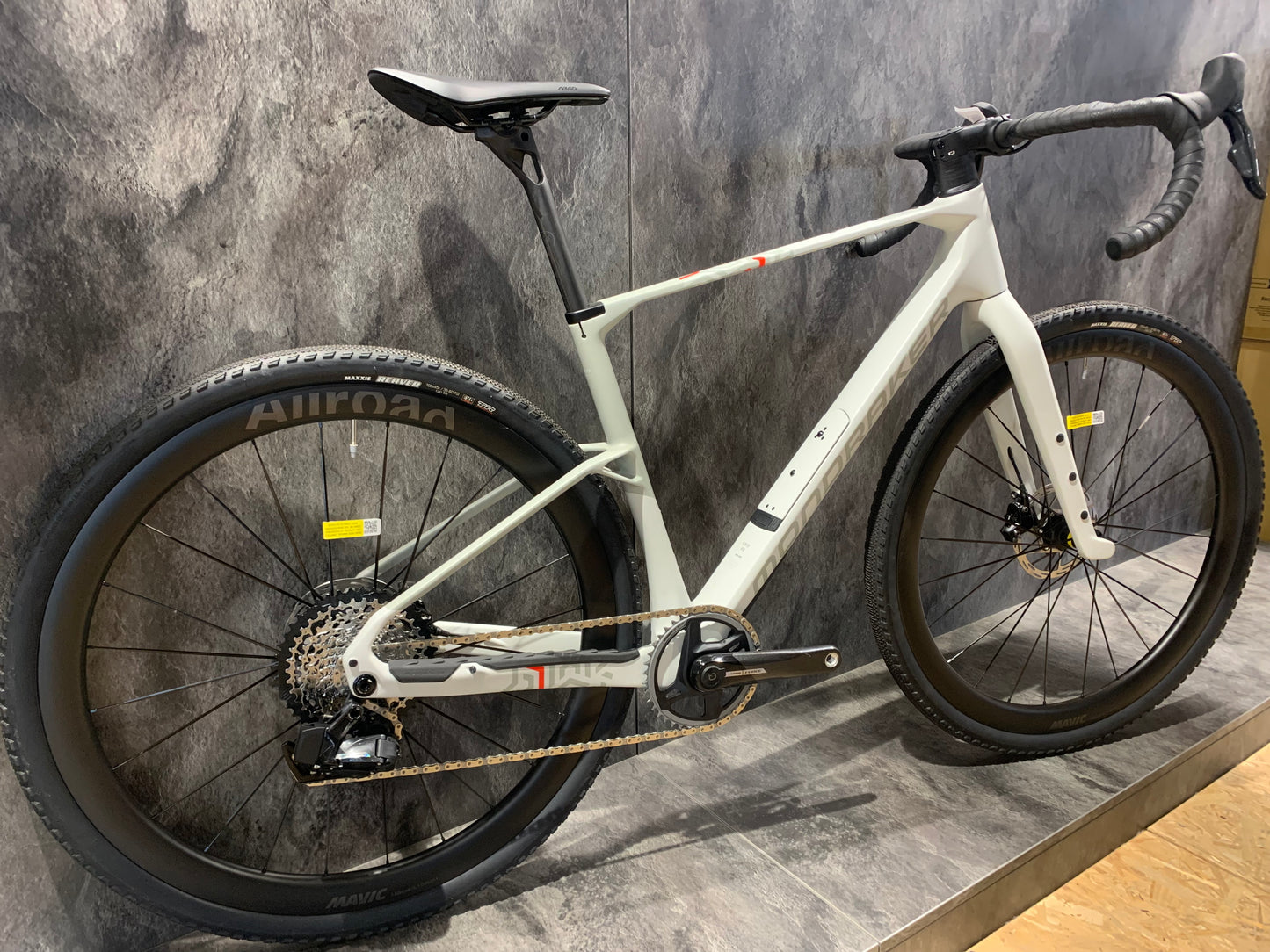 Mondraker Arid Carbon XRR Bunker